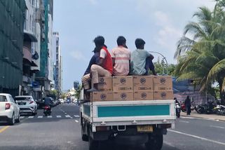 Rodina s dětmi a nemocnou babičkou uvízla na Maledivách. Léky docházejí, letenky za 300 tisíc